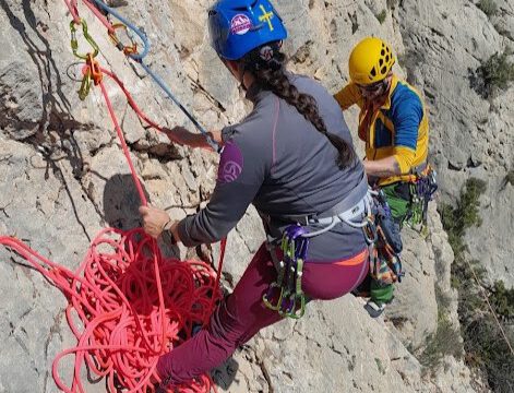 Curso de Autorrescate en Escalada en Roca – Solvencia y Seguridad en Pared