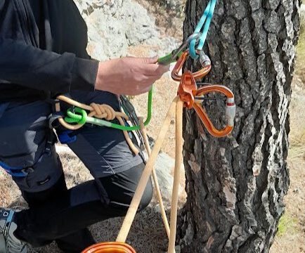 Curso de Maniobras con Cuerdas para Montañeros – Seguridad en Pasos Expuestos y Descensos